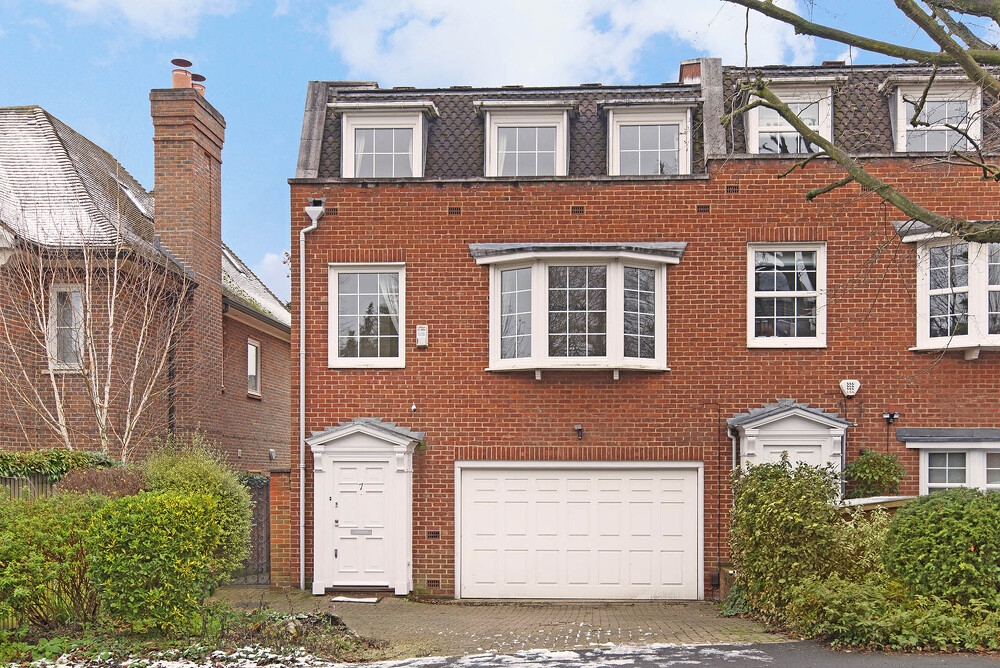 house or flat for sale or rent in south west London